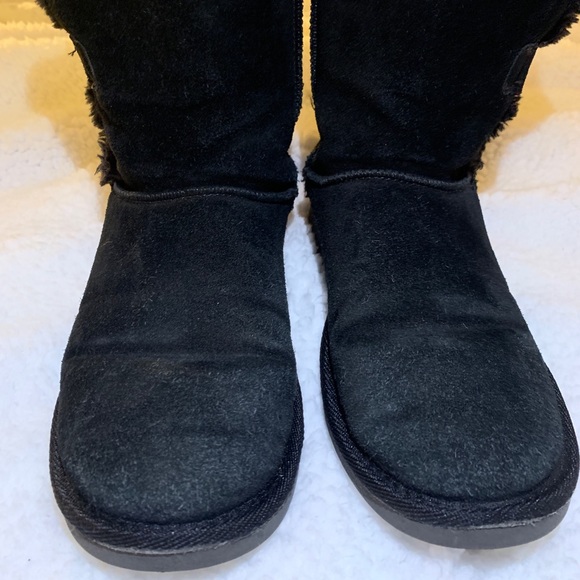 Soft Fuzzy Black Boots - Picture 4 of 5